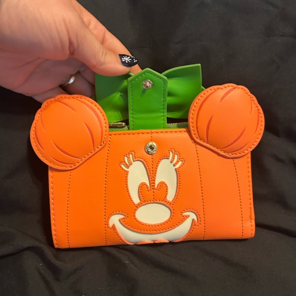 Disney Loungefly Halloween Minnie wallet - Picture 2 of 5